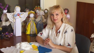 Ляльку-мотанку треба робити в гарному настрої Ляльку-мотанку треба робити в гарному настрої