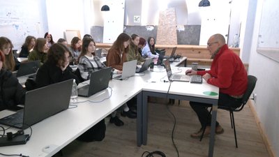 Лекції в академії