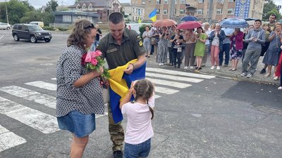 У Тальнівській громаді зустріли захисника, який повернувся з полону