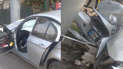 В Одесі водій BMW врізався в електроопору: його госпіталізували