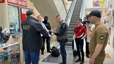 У Дніпрі затримали адвоката, який підбурював дати службовцю прокуратури 4 млн грн хабаря