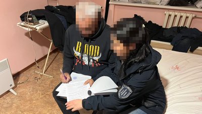 Обвинувачені у закупівлі ліжок для військовослужбовців за завищеними цінами