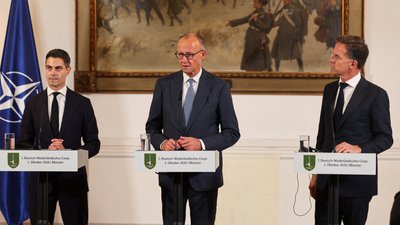Генсек НАТО Марк Рютте, канцлер Німеччини Фрідріх Мерц, прем'єр Нідерландів Роб Джеттен