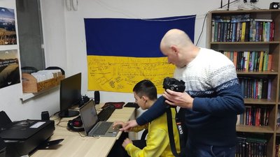 На Тернопільщині учні знімають відео, щоб популяризувати громаду у соцмережах На Тернопільщині учні знімають відео, щоб популяризувати громаду у соцмережах