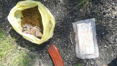 Конопля, вибухівка, боєприпаси. Поліцейські провели обшук обійстя на Прикарпатті Конопля, вибухівка, боєприпаси. Поліцейські провели обшук обійстя на Прикарпатті