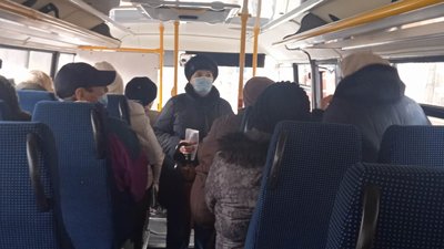 Жителів Кривого Рогу на вакцинацію від коронавірусу підвозять автобусом