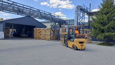 У лісгоспах Житомирщини показали як заготовляють дрова і розповіли за скільки їх можна придбати У лісгоспах Житомирщини показали як заготовляють дрова і розповіли за скільки їх можна придбати