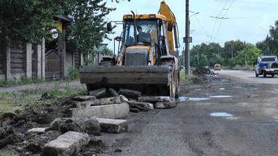 "Беру каву, дзигар в зуби". Франківський водій про їзду на Автоливмашівській