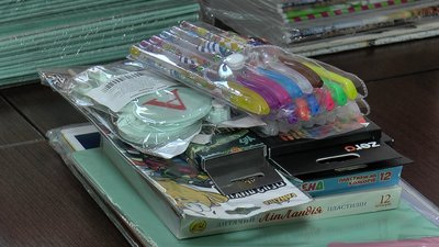 Канцтовари які принесли учасники акції Канцтовари які принесли учасники акції
