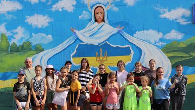 У місті на Дніпропетровщині вихованці художньої школи створили мурал