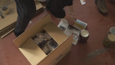 5 тонн вантажу: вінницькі волонтери повезли допомогу бійцям на Схід 5 тонн вантажу: вінницькі волонтери повезли допомогу бійцям на Схід