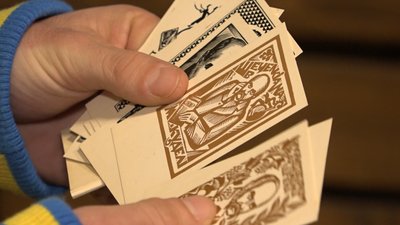 Портрети Шевченка в автомайстерні: на Івано-Франківщині працівники СТО облаштували музей