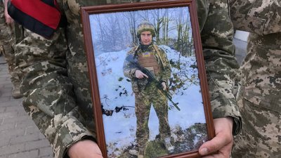 "Дуже мужня людина": у Полтаві попрощалися з чотирма бійцями, які полягли на війні "Дуже мужня людина": у Полтаві попрощалися з чотирма бійцями, які полягли на війні