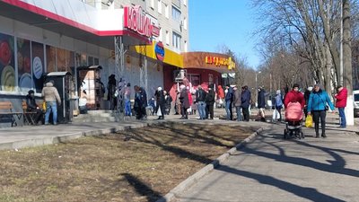 Двадцятий день війни у Сумах. Фоторепортаж з вулиці Троїцької Двадцятий день війни у Сумах. Фоторепортаж з вулиці Троїцької