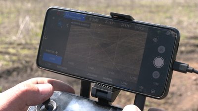"Смуга до траси, немов поверхня Місяця": на Харківщині фермер дроном виявляє міни на полях "Смуга до траси, немов поверхня Місяця": на Харківщині фермер дроном виявляє міни на полях