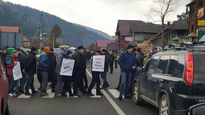 У Татарові на Прикарпатті перекрили дорогу "Мукачево-Івано-Франківськ-Львів" У Татарові на Прикарпатті перекрили дорогу "Мукачево-Івано-Франківськ-Львів"