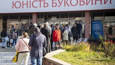 У Чернівцях призупинив роботу центр вакцинації в "Юності Буковини": де отримати щеплення