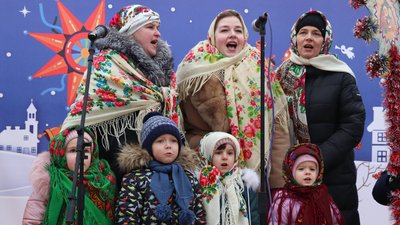На Житомирщині встановили новий рекорд України – близько 4,5 годин співали колядки та щедрівки На Житомирщині встановили новий рекорд України – близько 4,5 годин співали колядки та щедрівки