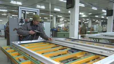 Виготовляє віконні та дверні фасадні системи: підприємство з Донеччини переїхало на Черкащину Виготовляє віконні та дверні фасадні системи: підприємство з Донеччини переїхало на Черкащину