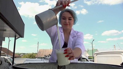 Лаборантка маслозаводу Іванна Ліщук Лаборантка маслозаводу Іванна Ліщук