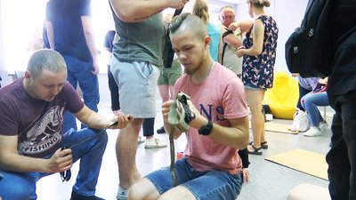 Домедична допомога при мінно-вибухових травмах: у Вінниці волонтери провели тренінг Домедична допомога при мінно-вибухових травмах: у Вінниці волонтери провели тренінг