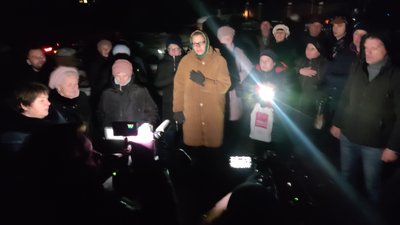 У Сінгурах під Житомиром жителі села блокувала місцеву церкву – вимагають переходу до ПЦУ У Сінгурах під Житомиром жителі села блокувала місцеву церкву – вимагають переходу до ПЦУ
