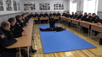 Вінницькі поліцейські долучилися до проєкту "Офіцери служби освітньої безпеки" Вінницькі поліцейські долучилися до проєкту "Офіцери служби освітньої безпеки"