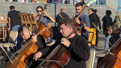У центрі Харкова зазвучала скрипка Страдіварі У центрі Харкова зазвучала скрипка Страдіварі
