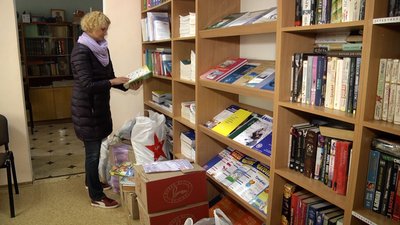 У Житомирі юнацька бібліотека зібрала для дитячої лікарні 800 книг У Житомирі юнацька бібліотека зібрала для дитячої лікарні 800 книг