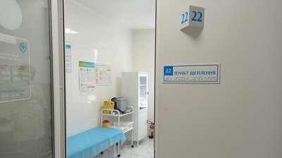 Без черг – 500 людей у Житомирі щепилися бустерною дозою вакцини від коронавірусу під час війни Без черг – 500 людей у Житомирі щепилися бустерною дозою вакцини від коронавірусу під час війни