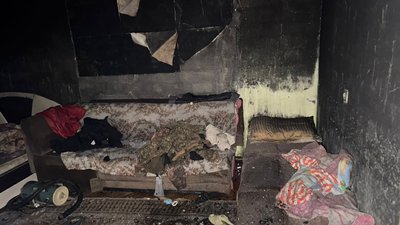 На Закарпатті під час пожежі у квартирі вогнеборці врятували чоловіка На Закарпатті під час пожежі у квартирі вогнеборці врятували чоловіка