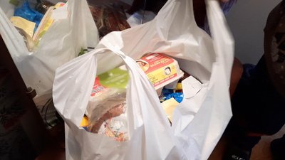 Продуктові набори підопічні карітасу отримують щомісяця, а перед Великоднем їх порадують продуктами для святкового столу. Фото: Суспільне. Поділля. Продуктові набори підопічні карітасу отримують щомісяця, а перед Великоднем їх порадують продуктами для святкового столу. Фото: Суспільне. Поділля.