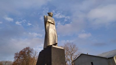 Пам'ятник Чапаєву: депутати селища на Миколаївщині погодили знесення