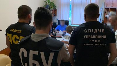 Схему закупівлі неякісних медкостюмів і респіраторів для медиків викрили на Закарпатті, — СБУ