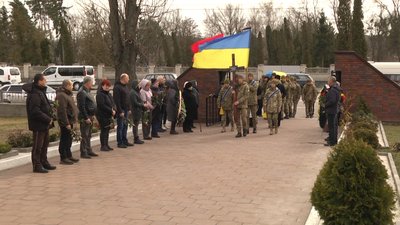 У Житомирі попрощалися з загиблим десантником Володимиром Артеменком У Житомирі попрощалися з загиблим десантником Володимиром Артеменком