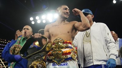 "Втомився йому допомагати". Теофімо Лопес зберіг чемпіонський титул WBO та викликав на двобій Девіна Гейні