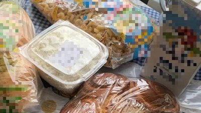 Рівненські патрульні купили їсти пенсіонерці. У соцслужбі пояснили чому так стається Рівненські патрульні купили їсти пенсіонерці. У соцслужбі пояснили чому так стається