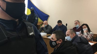 Справа про напад: Стерненка привезли до суду, під будівлею чергує поліція. Текстовий онлайн Справа про напад: Стерненка привезли до суду, під будівлею чергує поліція. Текстовий онлайн