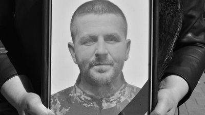 У Луцькій громаді попрощалися із загиблим на Донеччині 38-річним захисником Анатолієм Левчуком У Луцькій громаді попрощалися із загиблим на Донеччині 38-річним захисником Анатолієм Левчуком