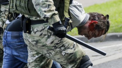 У Білорусі силовики розганяють протест водометами У Білорусі силовики розганяють протест водометами
