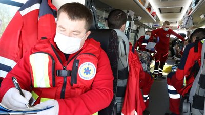Реанімація на колесах: черкаські медики перевезли пацієнтів з "гарячих" областей Реанімація на колесах: черкаські медики перевезли пацієнтів з "гарячих" областей