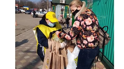 У Бобринці 280 містян поміняли свої поліетиленові пакети на екоторби У Бобринці 280 містян поміняли свої поліетиленові пакети на екоторби