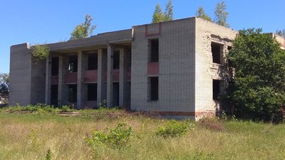 На Рівненщині з аукціону продають ветлабораторію й школу-недобуд