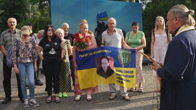 Помолилися та згадали поіменно. У Дніпрі вшанували пам’ять бійців, які загинули у літаку Іл-76 вісім років тому Помолилися та згадали поіменно. У Дніпрі вшанували пам’ять бійців, які загинули у літаку Іл-76 вісім років тому