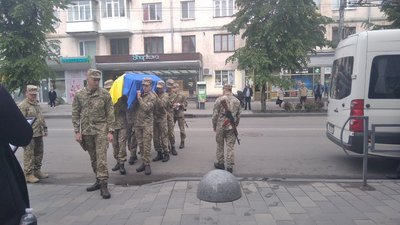 У Житомирі попрощалися з офіцером штабу командування десантно-штурмових військ Вячеславом Дворніцьким У Житомирі попрощалися з офіцером штабу командування десантно-штурмових військ Вячеславом Дворніцьким