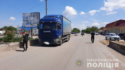 На Херсонщині під колесами вантажівки загинув пенсіонер