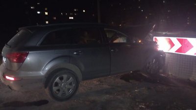 У Сумах автівка зіткнулася з габіоном: травмувалося троє людей