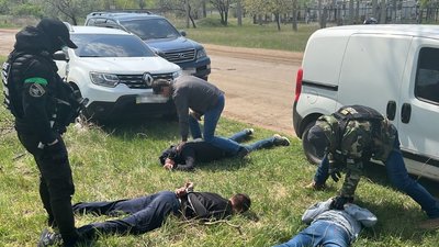 Перевіряють причетність правоохоронців Одещини: ДБР затримало підозрюваних у переправленні чоловіків за кордон