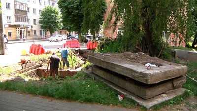 Розкопали дорогу і два роки поспіль у середмісті Житомира ремонтують теплотрасу