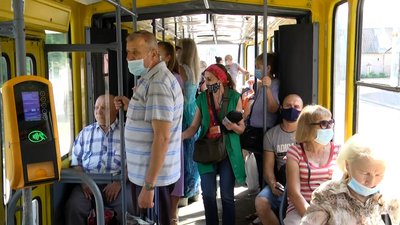 В Житомирі пільговики та пенсіонери знову можуть їздити у громадському транспорті без обмежень